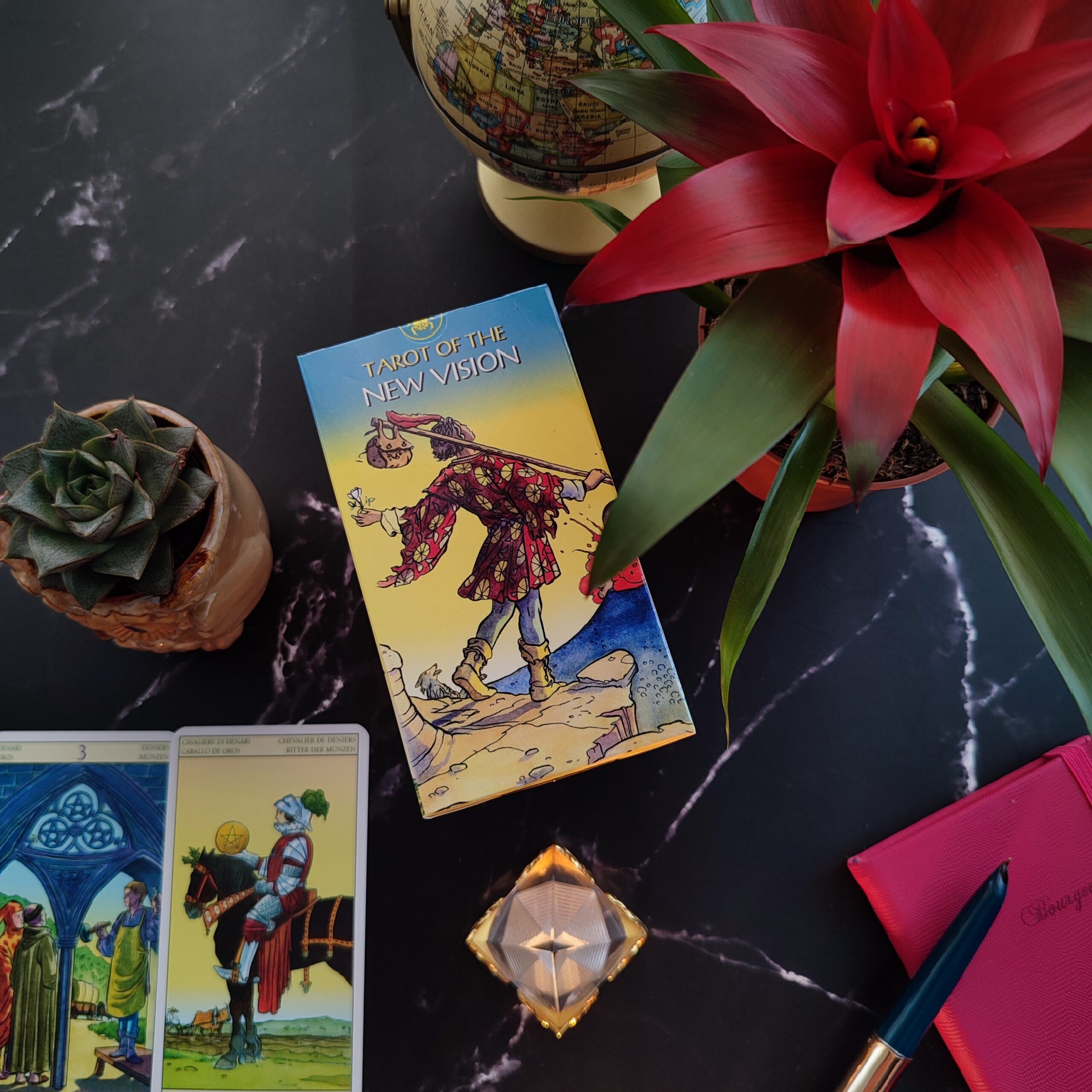 Таро Нового бачення Tarot of the New Vision — ракурс 180° на Райдер-Уейта