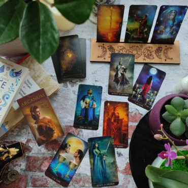 Таро Арканум Arcanum Tarot — сучасна містична колода
