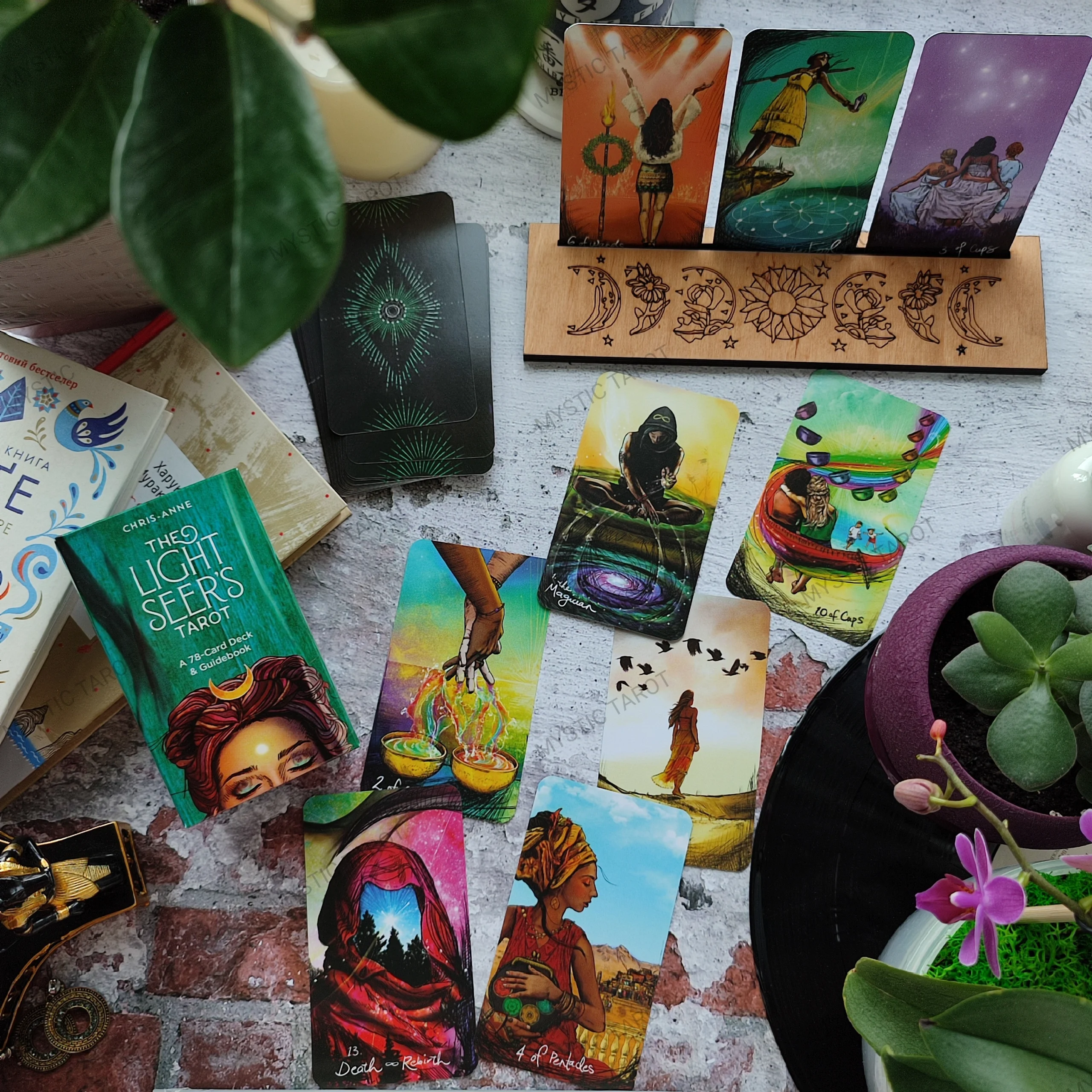 Таро Світлого провидця The Light Seer's Tarot — сучасна інтуїтивна колода
